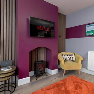 Modern Cozy Retreat-family-friendly-near & Peak District , Sheffield United Kingdom